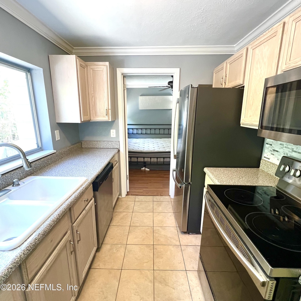 2043 Dunsford Terrace - Photo 5