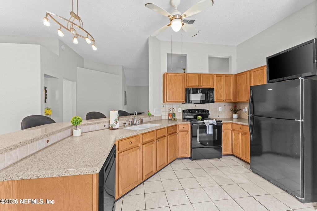 9109 Mountaintop Court - Photo 9