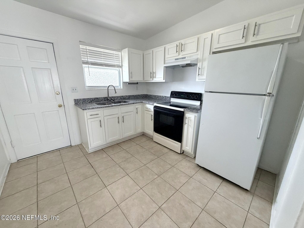 2977 Collier Avenue - Photo 4