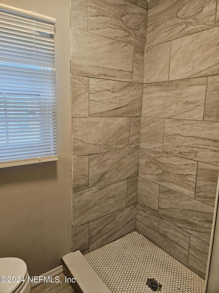 1176 E 13th Street - Photo 5
