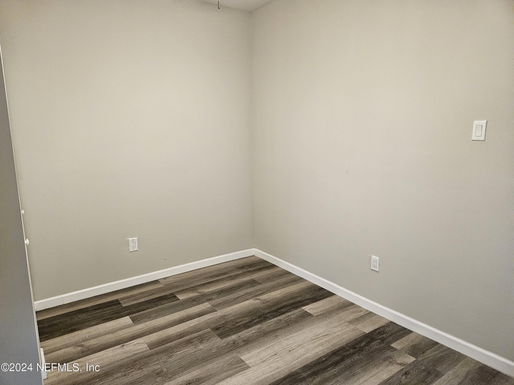 1176 E 13th Street - Photo 6