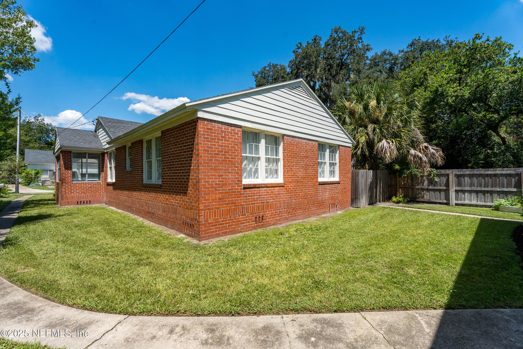 1519 Belmonte Avenue - Photo 35