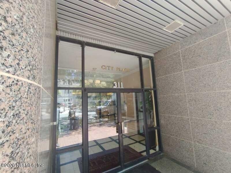 311 W Ashley Street - Photo 15