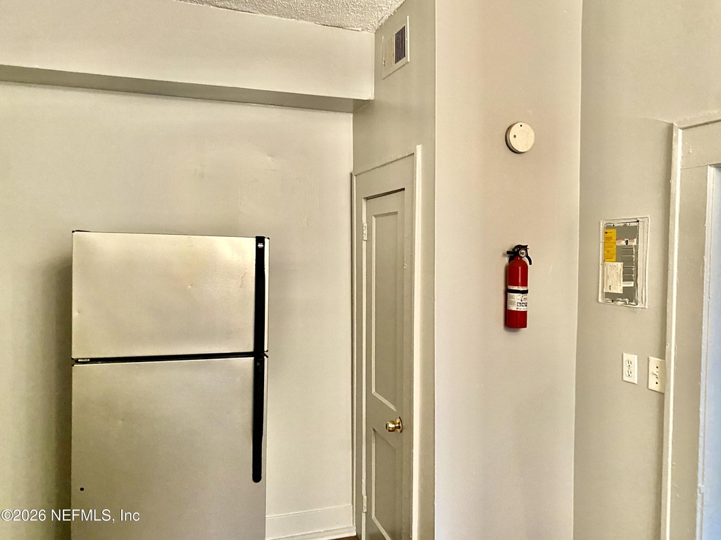 431 W 16th Street - Photo 6
