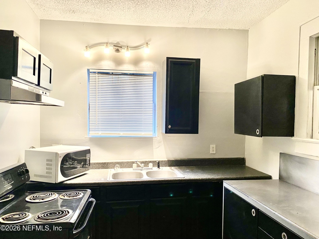 431 W 16th Street - Photo 5
