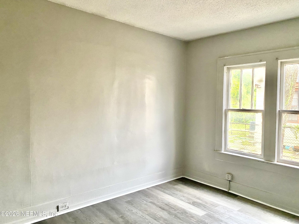 431 W 16th Street - Photo 9