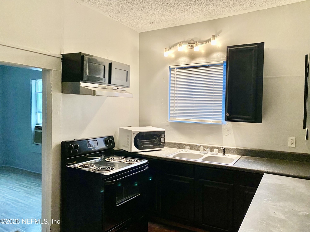 431 W 16th Street - Photo 4