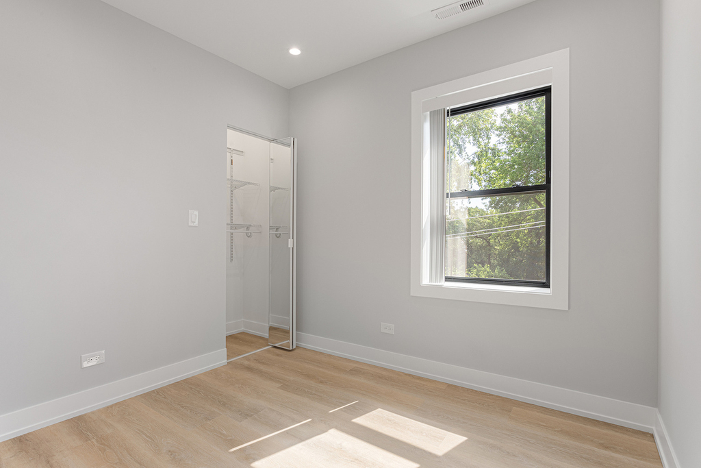 1550 W Juneway Terrace - Photo 10