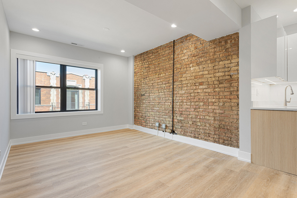 1550 W Juneway Terrace - Photo 1