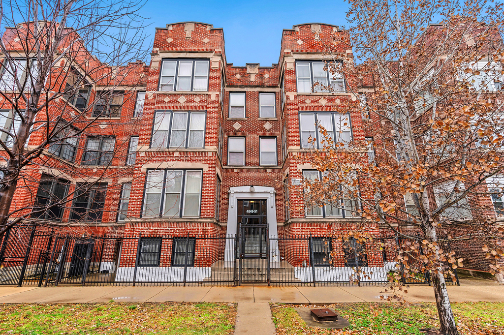 4851 S Prairie Avenue - Photo 0
