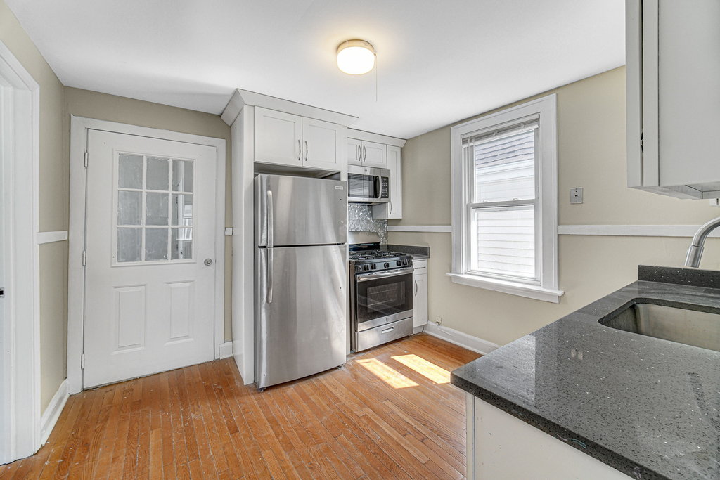 4824 W Byron Street - Photo 2