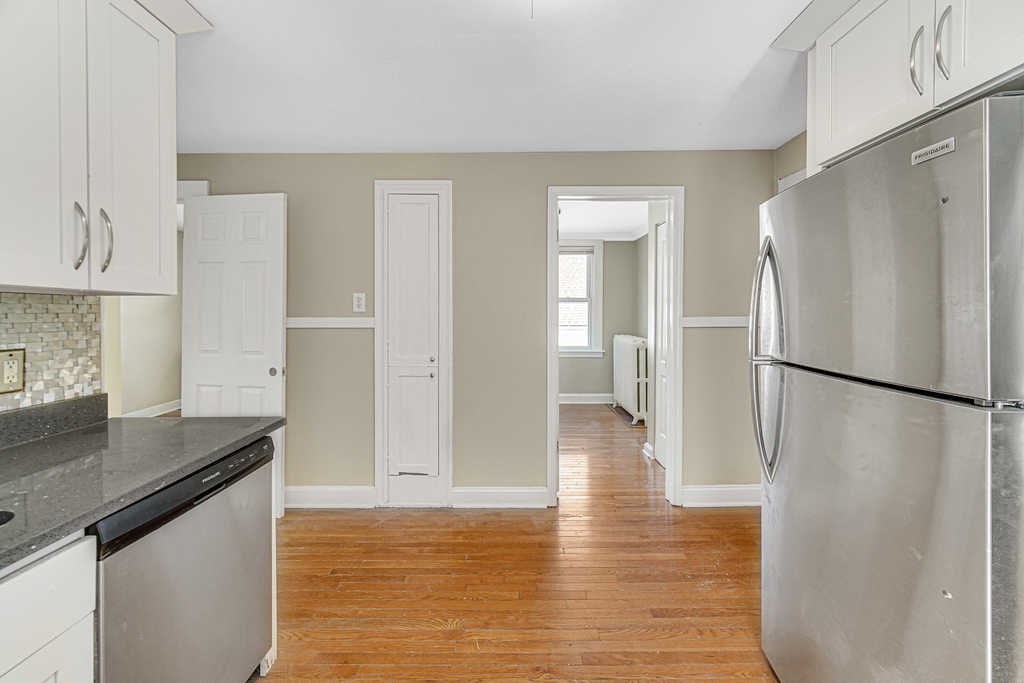 4824 W Byron Street - Photo 3