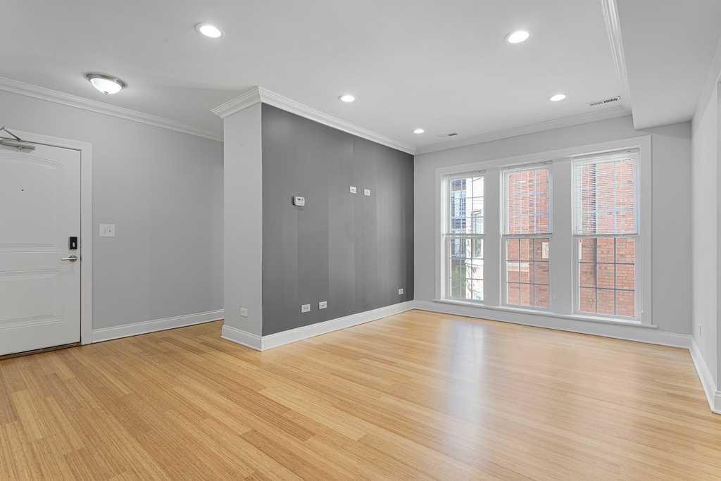 7730 N Ashland Avenue - Photo 1