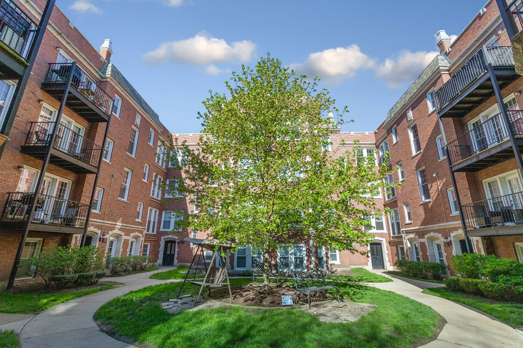7730 N Ashland Avenue - Photo 0