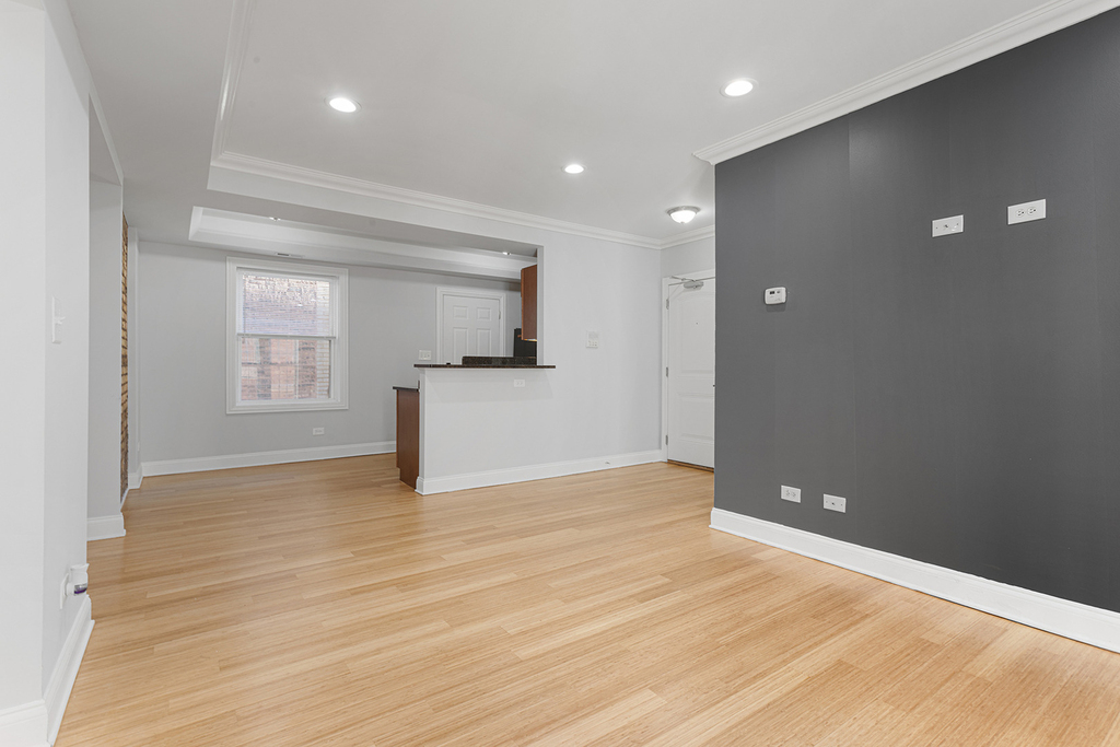 7730 N Ashland Avenue - Photo 2