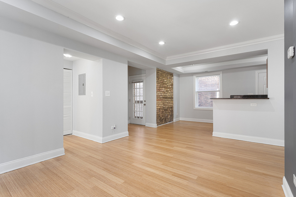 7730 N Ashland Avenue - Photo 3