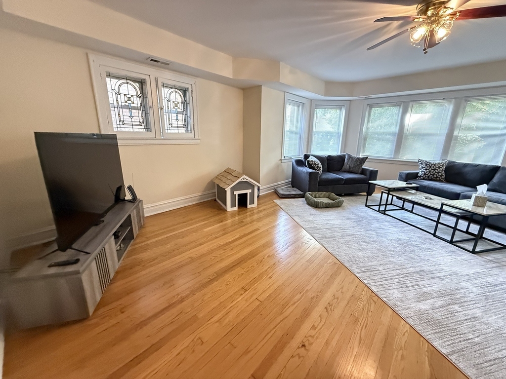 4950 N Albany Avenue - Photo 3