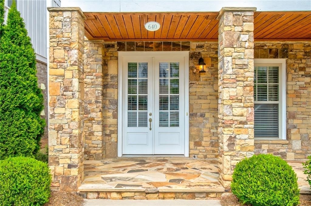 640 Hanlon Way - Photo 2