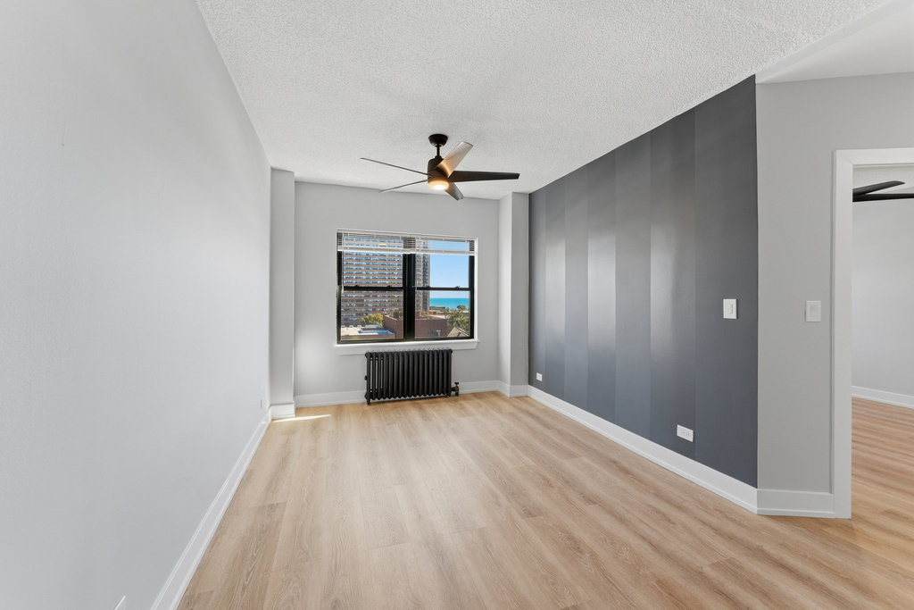 6026 N Winthrop Avenue - Photo 1