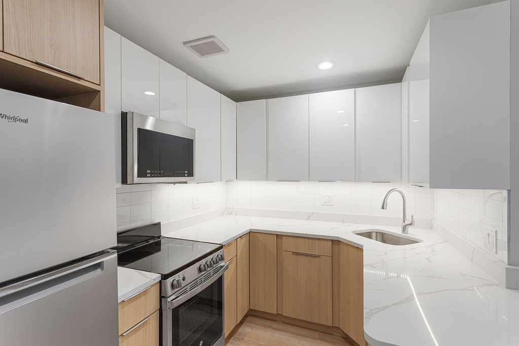 6021 N Winthrop Avenue - Photo 2