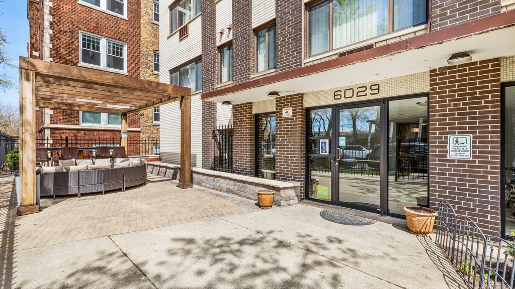 6021 N Winthrop Avenue - Photo 10