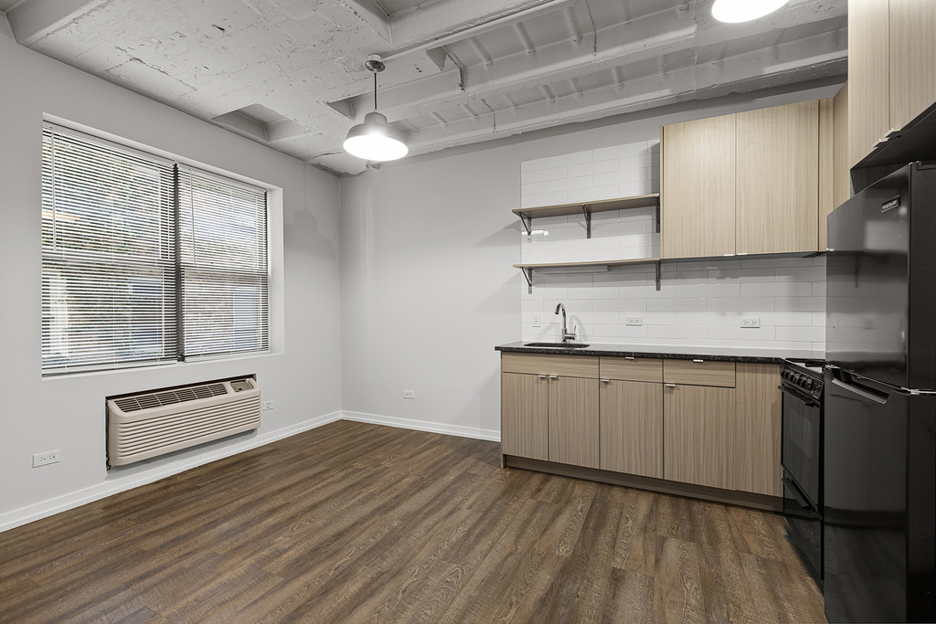 5718 N Winthrop Avenue - Photo 1