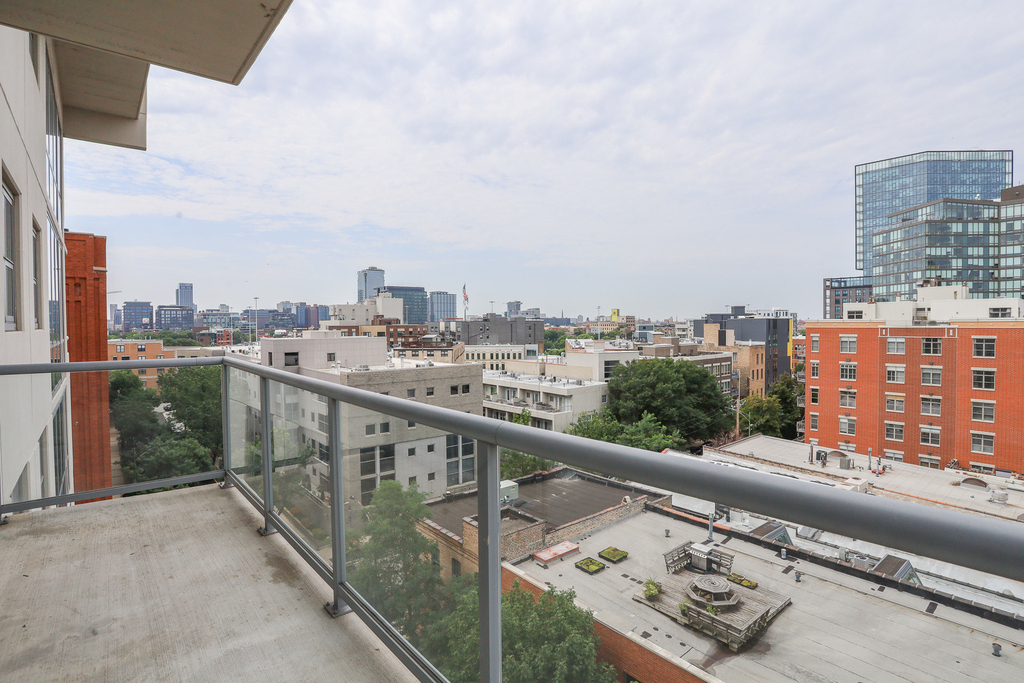 910 W Huron Street - Photo 12
