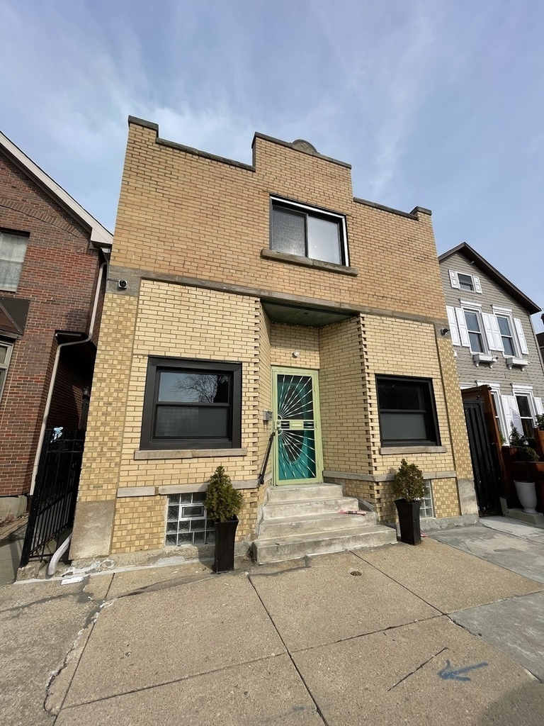 1831 S Laflin Street - Photo 0