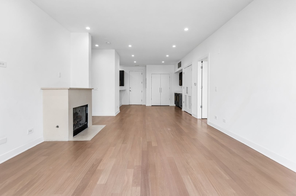 914 W Hubbard Street - Photo 2