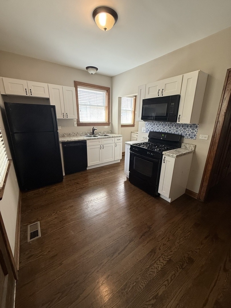 1231 Ridgeland Avenue - Photo 8