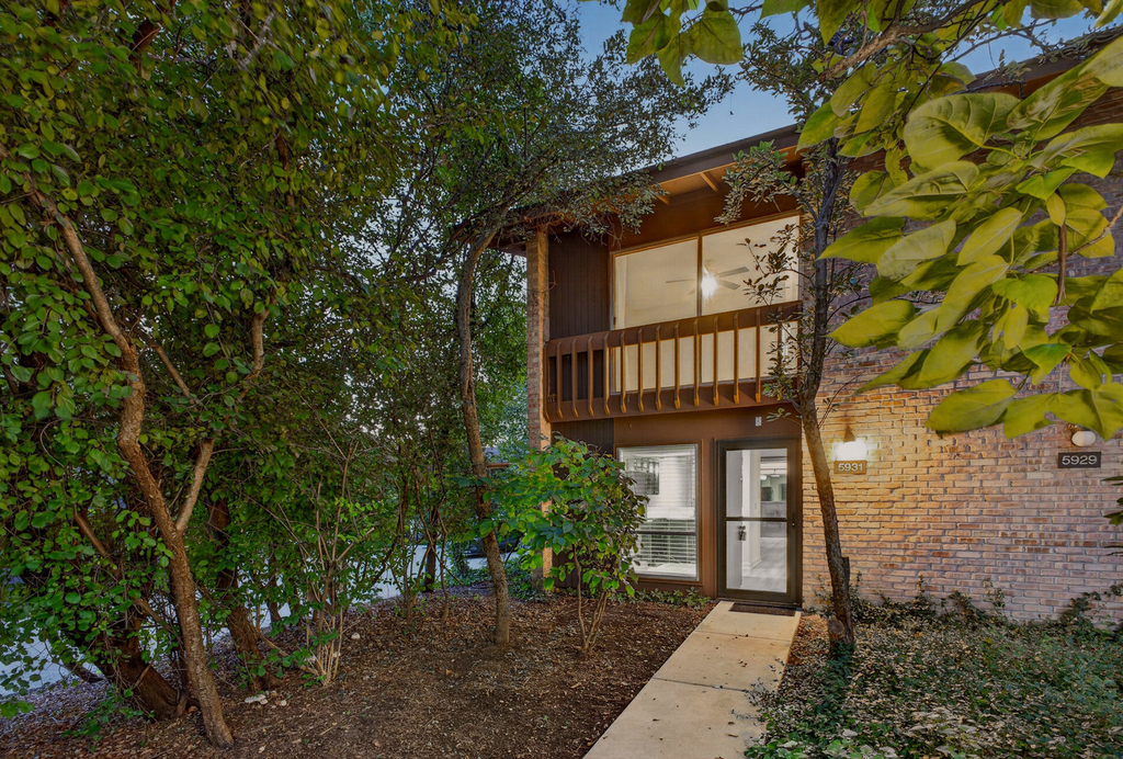 5931 Meadow Drive - Photo 2