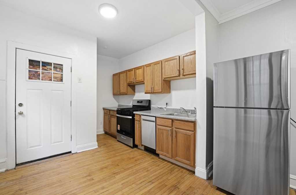 2336 W Addison Street - Photo 3