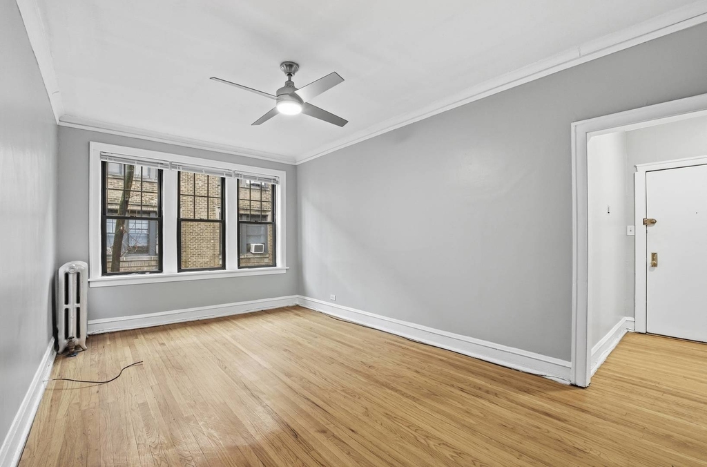 2336 W Addison Street - Photo 2
