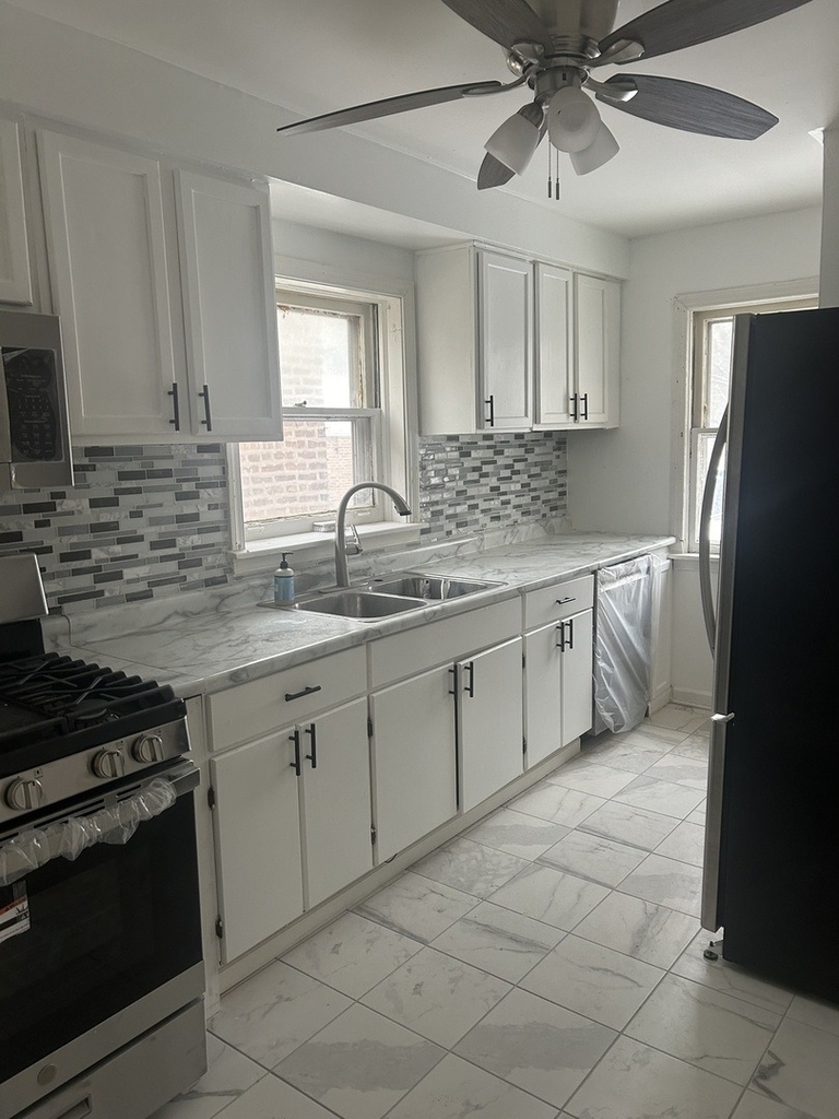 12748 S Lowe Avenue - Photo 3