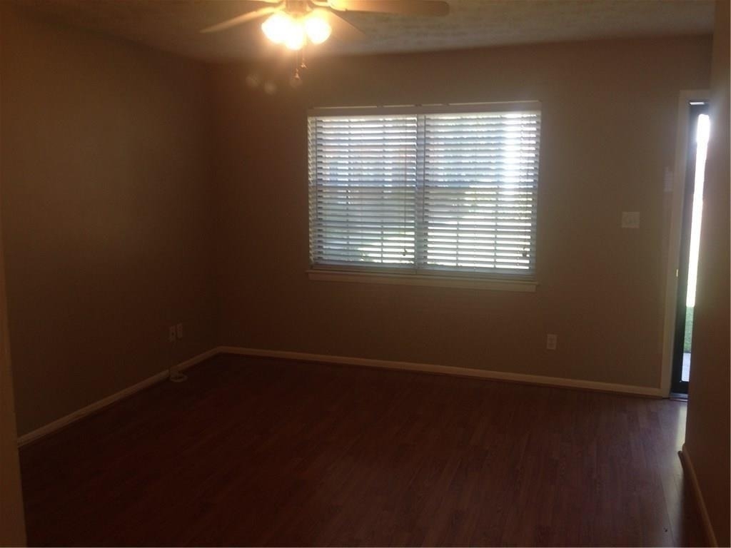 1235 Riverside Drive - Photo 4