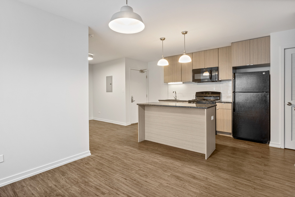 5411 N Winthrop Avenue - Photo 1