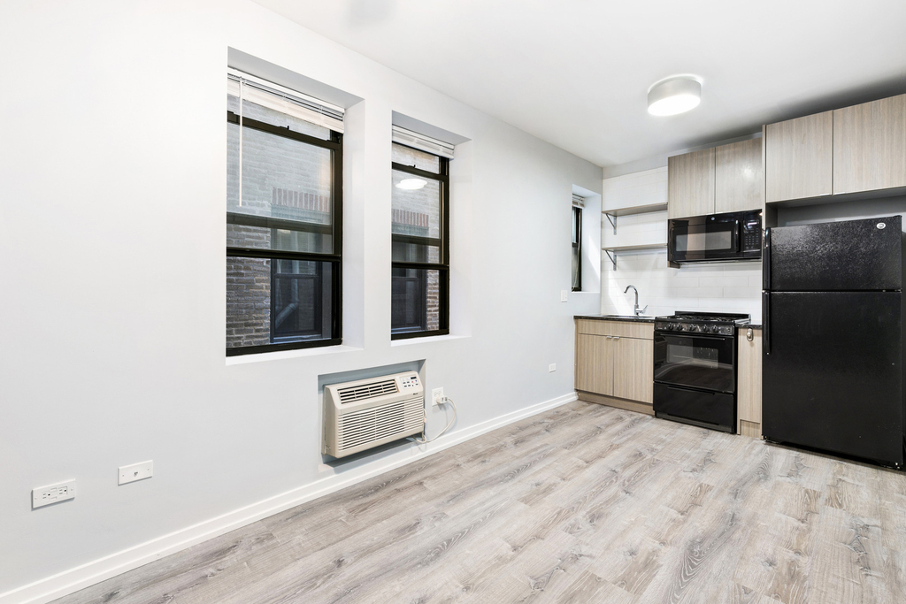 4875 N Magnolia Avenue - Photo 1
