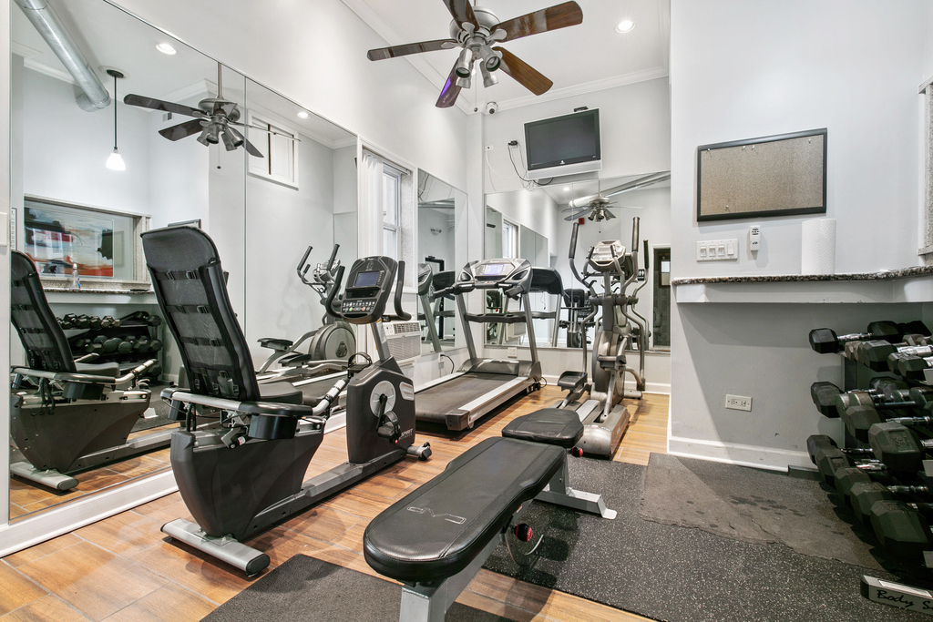 4520 N Clarendon Avenue - Photo 13