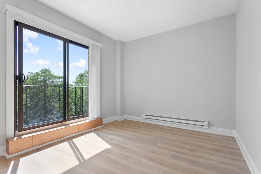 4520 N Clarendon Avenue - Photo 4