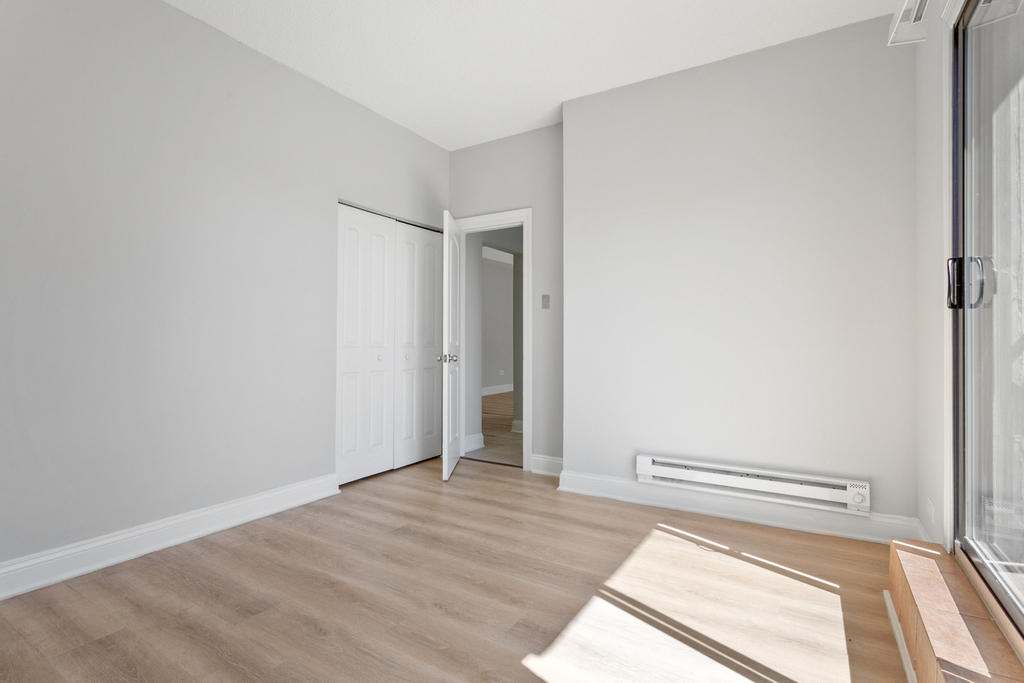 4520 N Clarendon Avenue - Photo 6