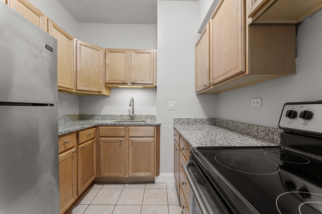 4520 N Clarendon Avenue - Photo 3