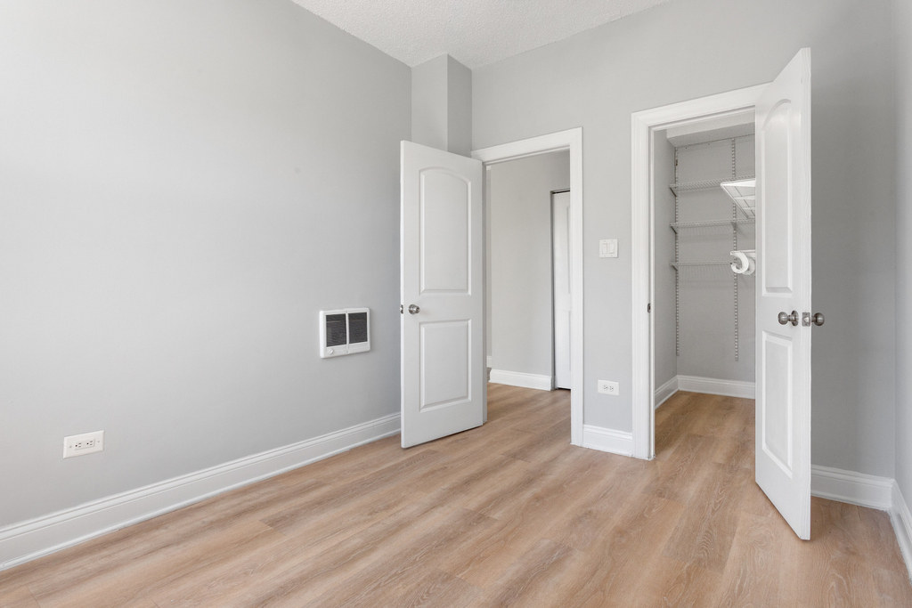4520 N Clarendon Avenue - Photo 7