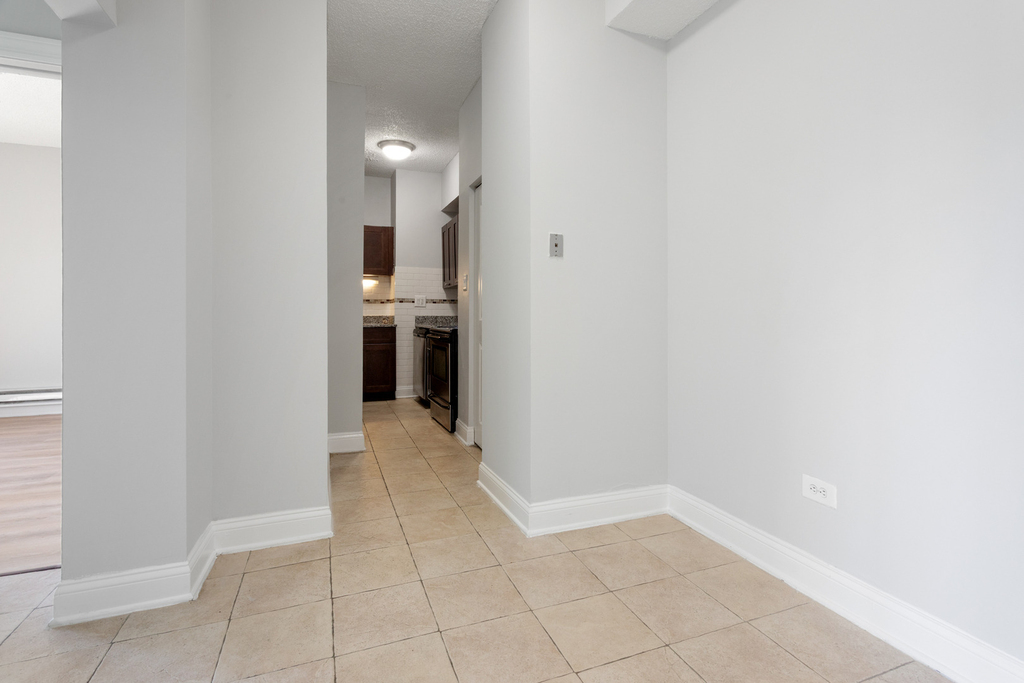 4520 N Clarendon Avenue - Photo 8