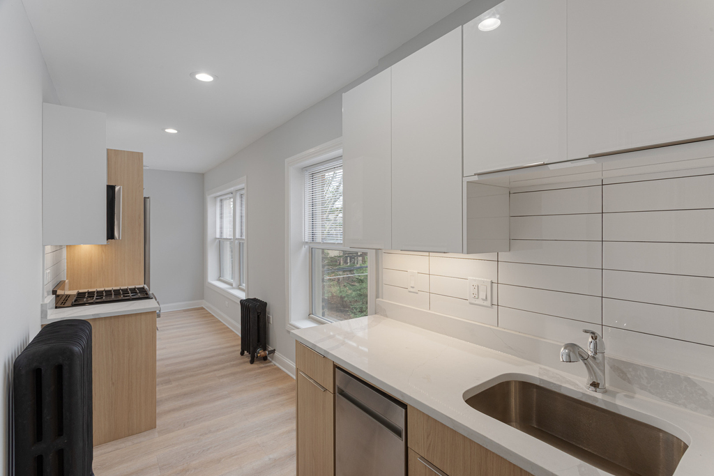 1631 W Chase Avenue - Photo 2