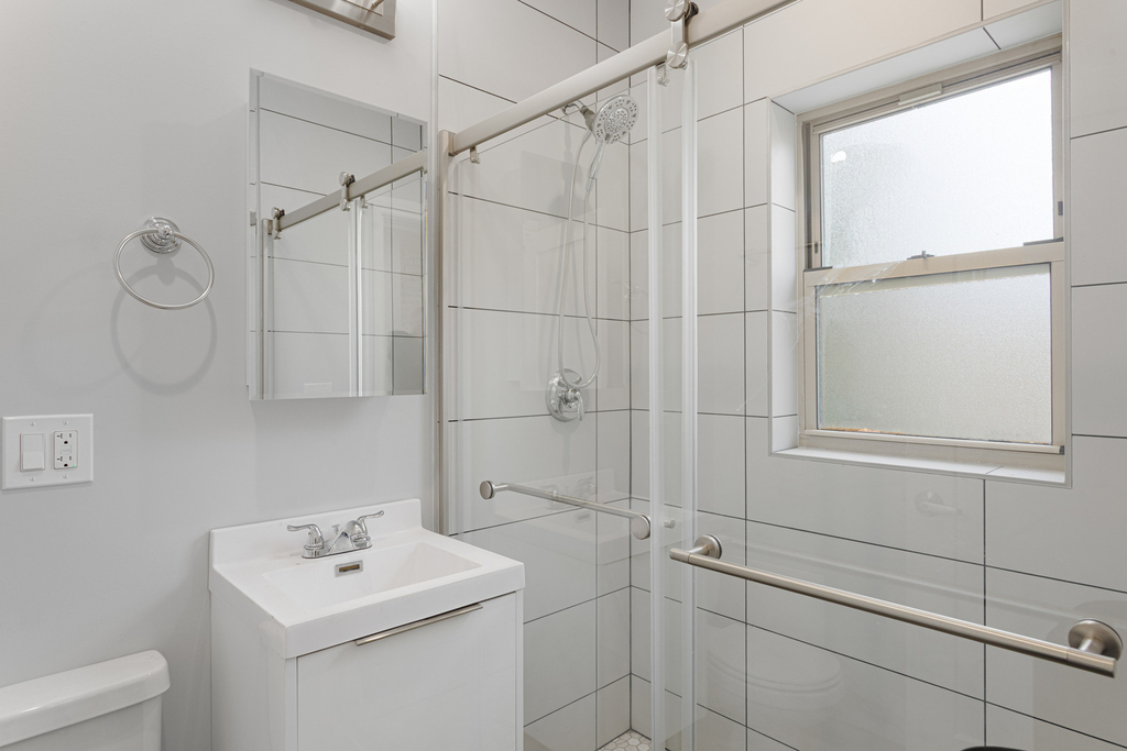 1631 W Chase Avenue - Photo 6