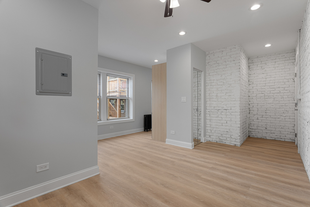 1631 W Chase Avenue - Photo 1