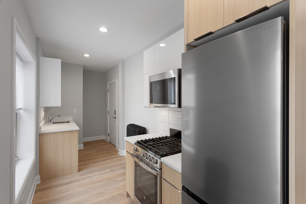 1631 W Chase Avenue - Photo 3