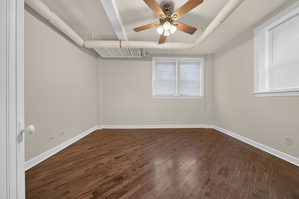 3325 N Lakewood Avenue - Photo 8