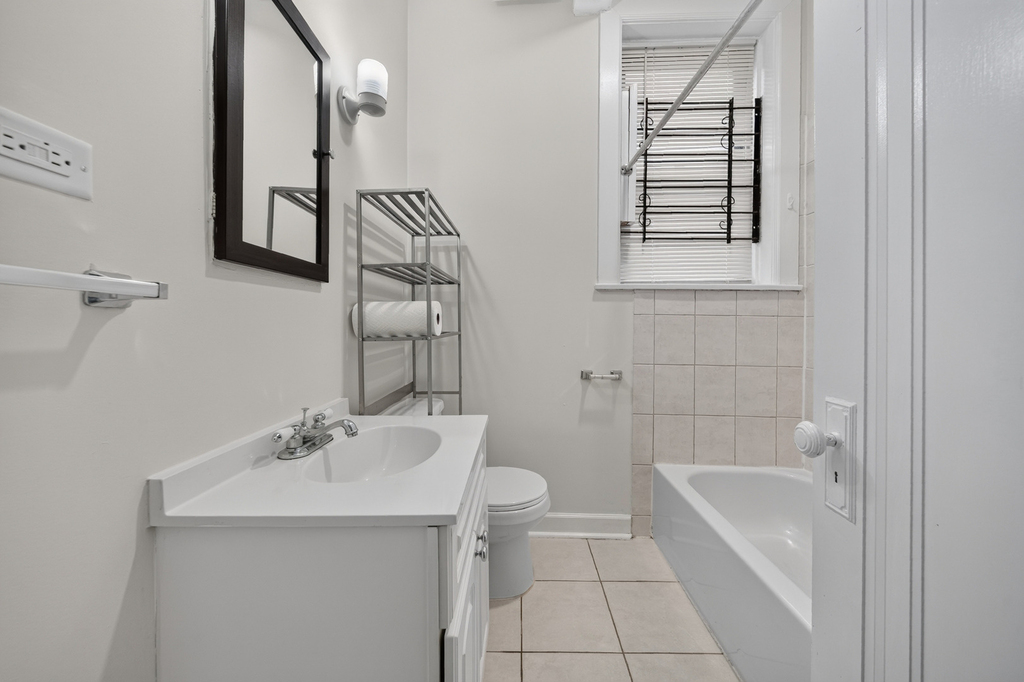 3325 N Lakewood Avenue - Photo 10