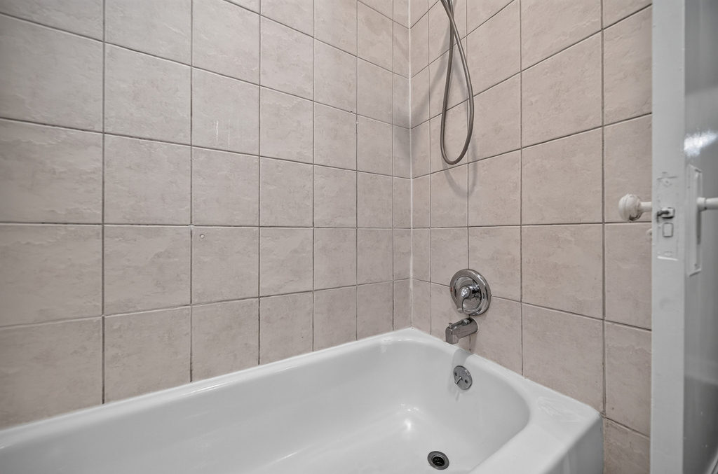 3325 N Lakewood Avenue - Photo 11